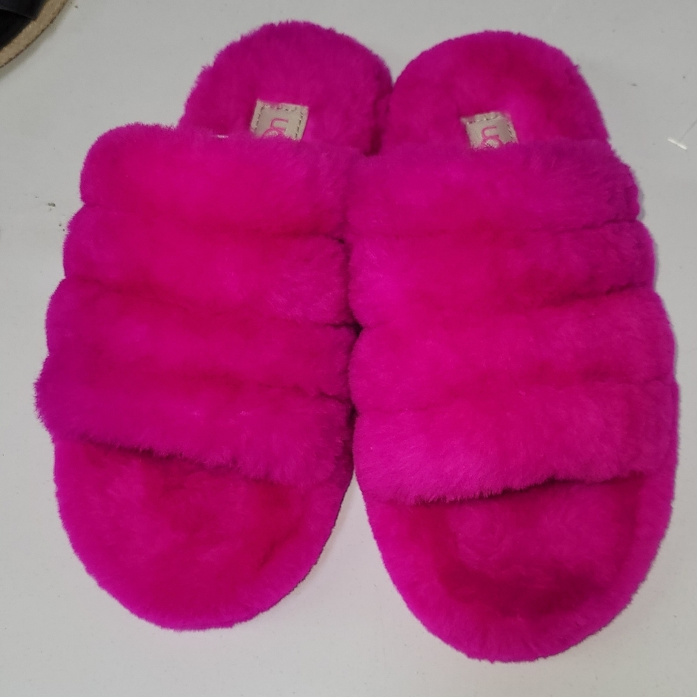 Kids ugg fluff yeah slides size 3